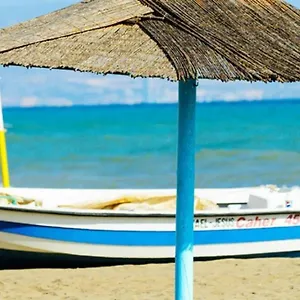 https://calmahouse-carihuela.1costadelsol.com